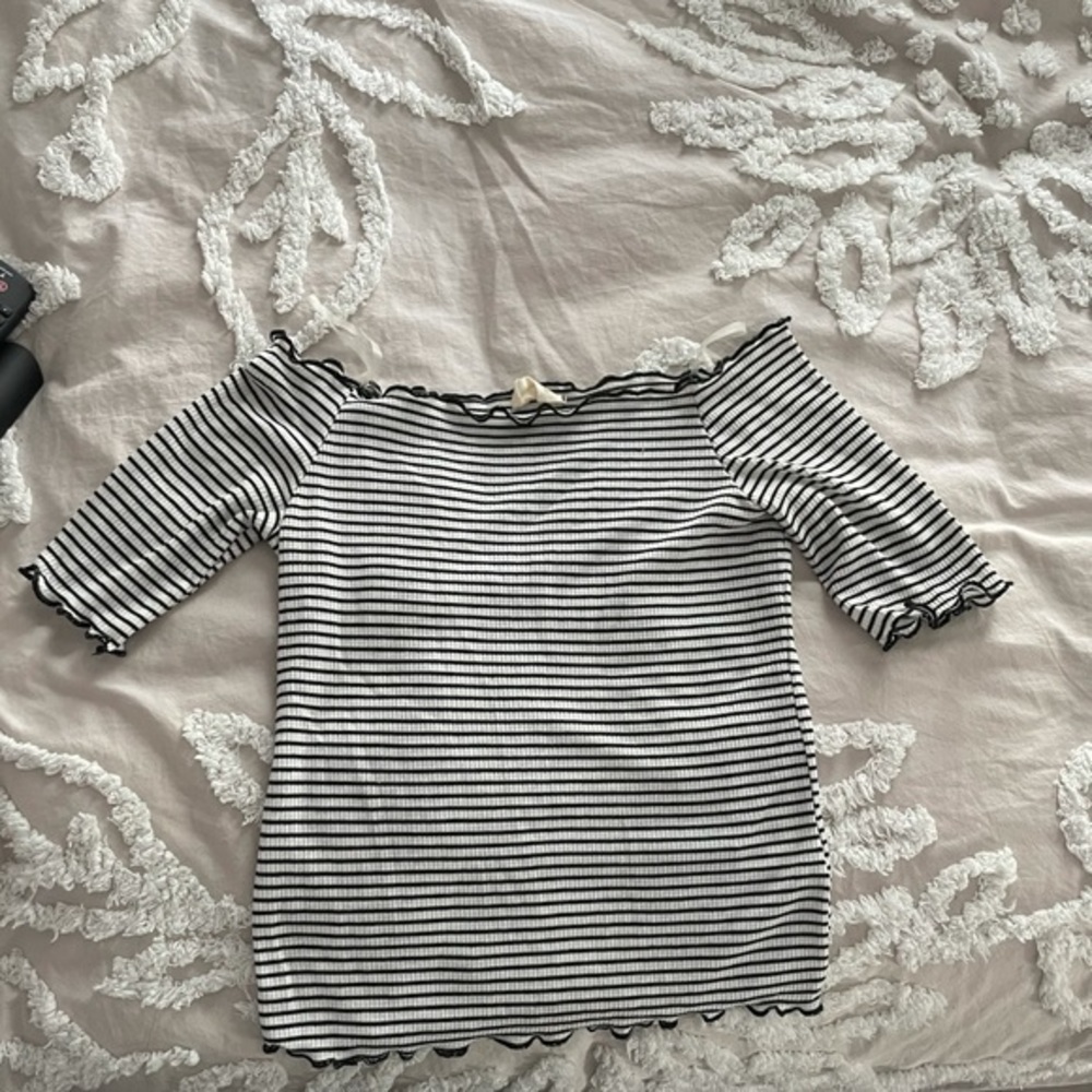 Cold Shoulder Crop Top